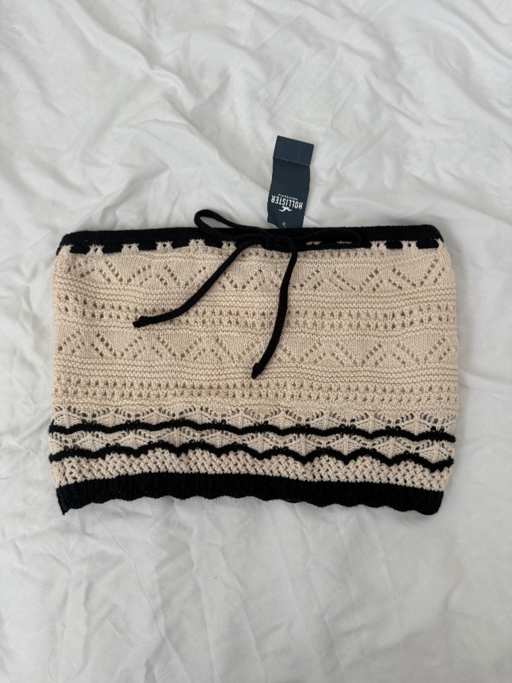 hollister crochet tube top Size small Details : - color: ivory / black - condi